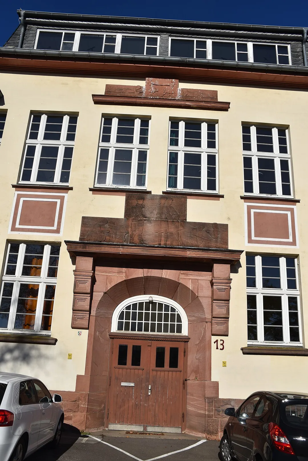 Eingang des Altbaus, unter Denkmalschutz, Städtisches Gymnasium Wermelskirchen