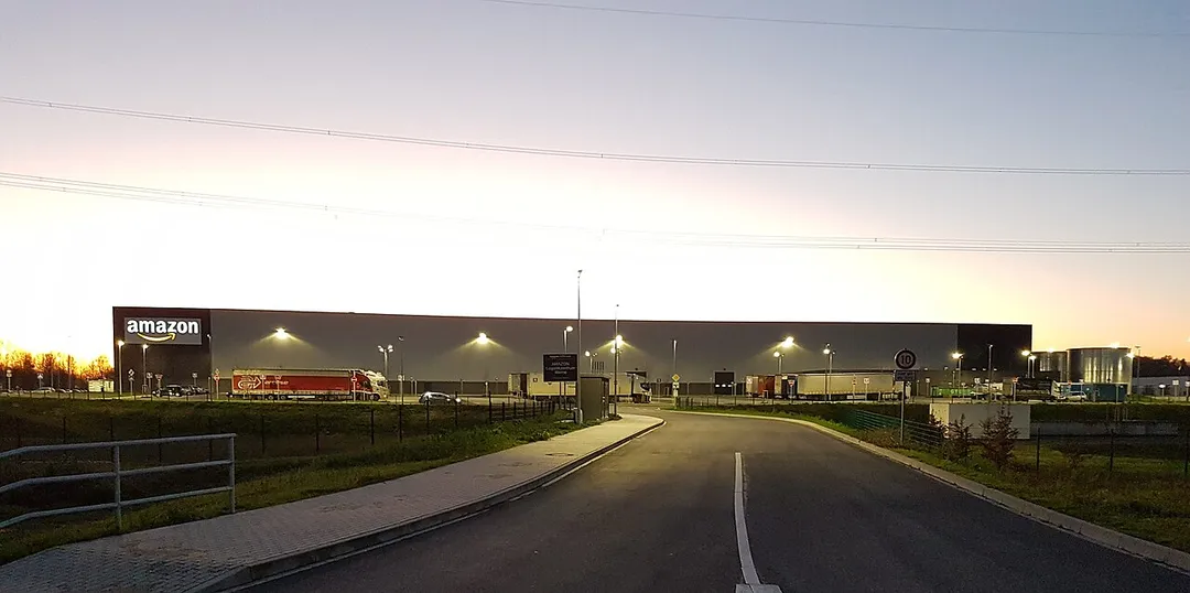 Das 2017 fertiggestellte Amazon-Logistikzentrum in Werne, Nordrhein-Westfalen mit 1.800 Mitarbeitern auf 100.000 m² Fläche