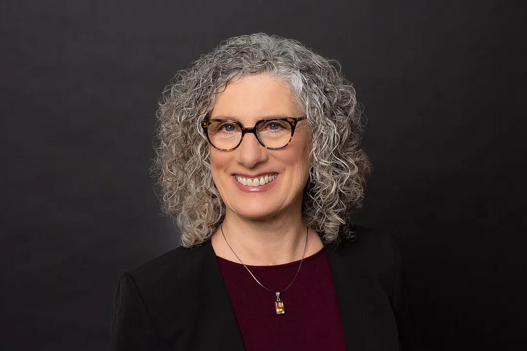 Betsy Nash of the City of Menlo Park byt SRK Headshot Day