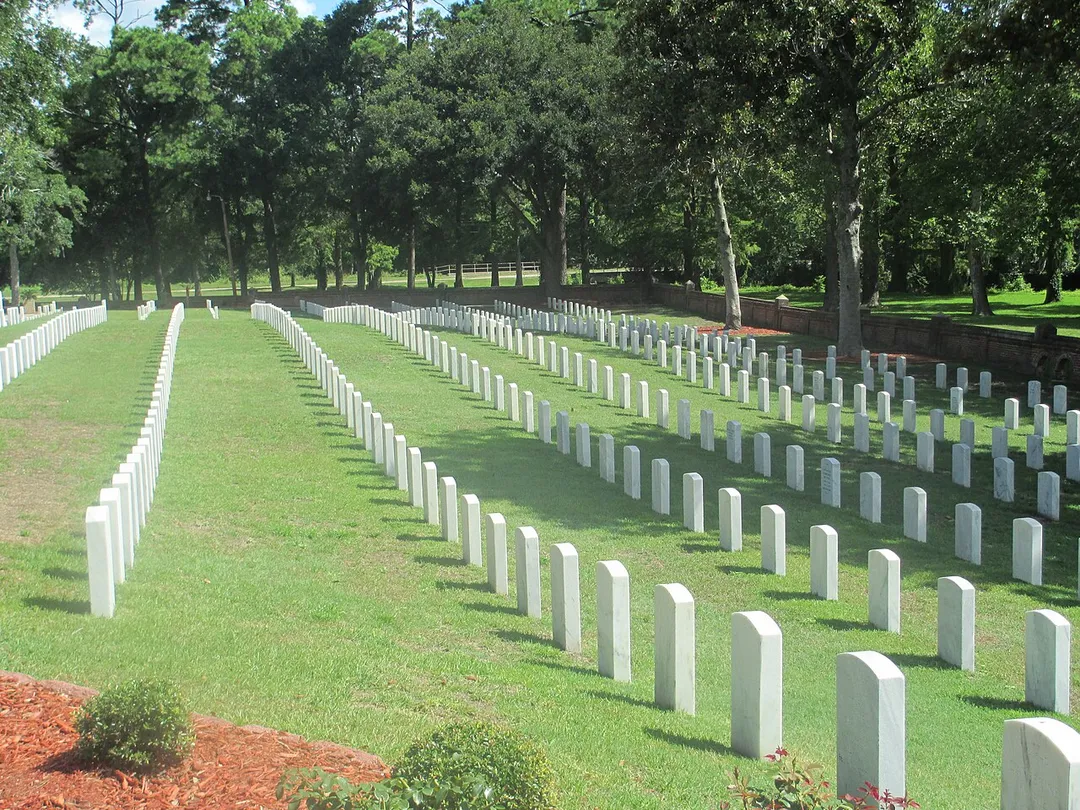 I took photo at Wilmington, NC, National Cemetery with Canon camera.