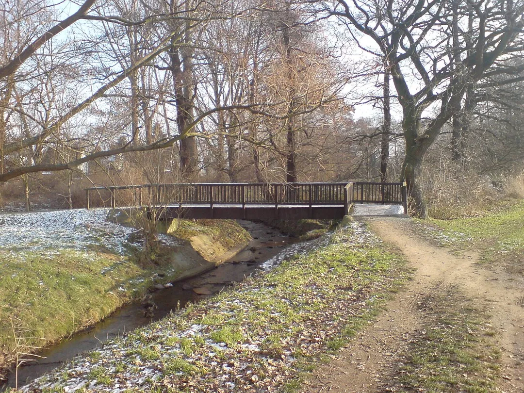 A footbridge / cyclebridge over a little creek near Wixhausen.