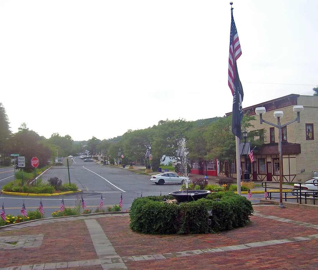 Downtown Woodridge, NY, USA