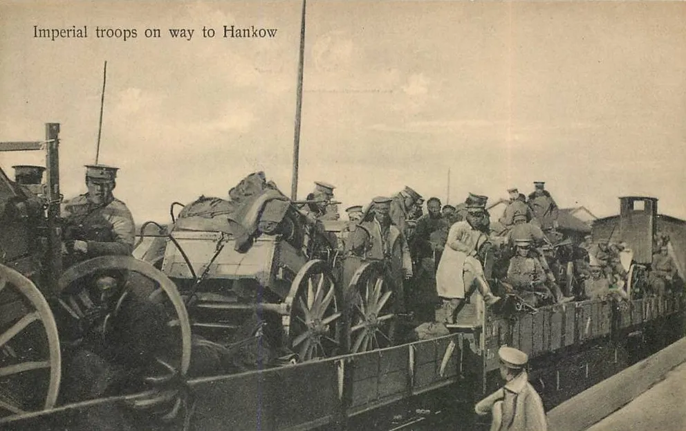 en:Beiyang Army commanded by en:Yuan Shikai on their way to en:Hankou to engage with the revolutionaries in respond to the Wuchang Uprising. Postcard published in 1911.