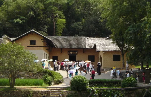 mao zedong's residence in shaoshan, xiangtan
韶山毛泽东故居

photo by efm