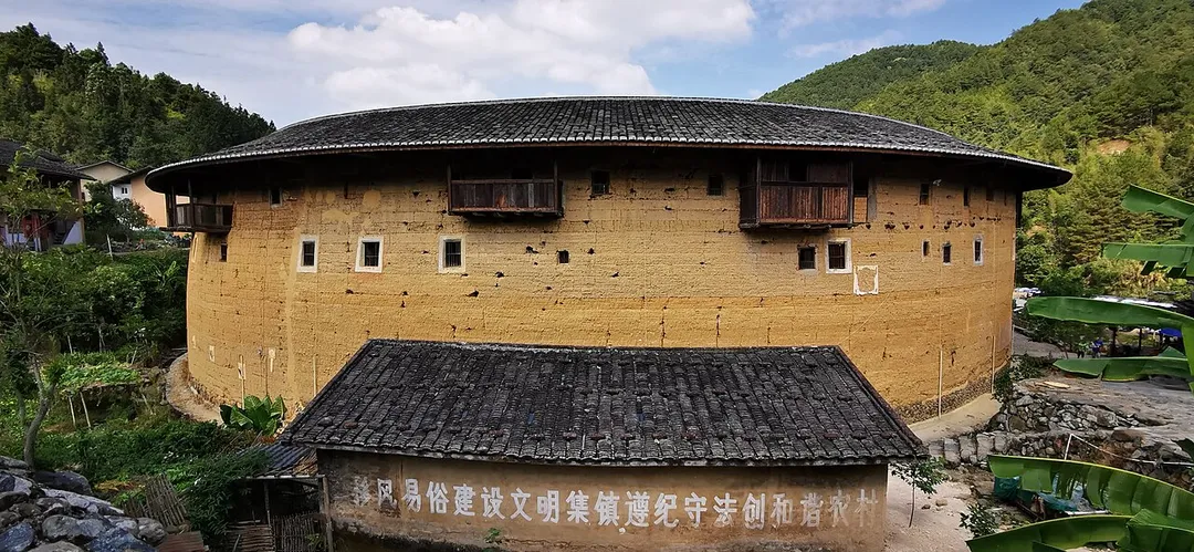 ​福建龙岩永定区下洋初溪村土楼