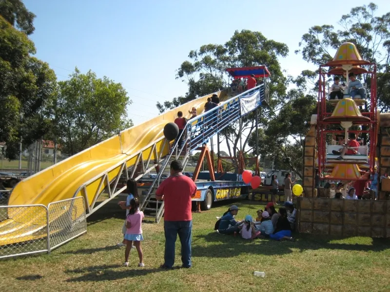 Yagoona Autumn Fair 07 - Rides