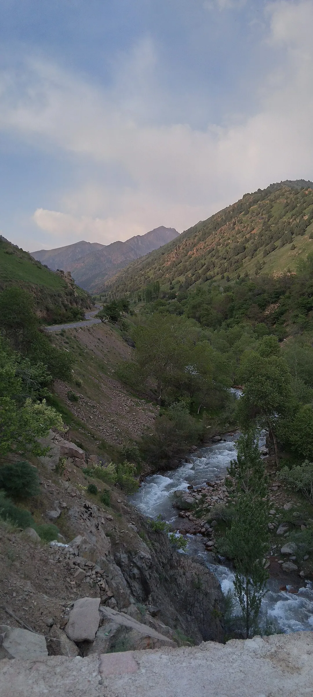 Uzbekistan ,  Angren ,Yangiabad mauntain , pure air , Angren bourn