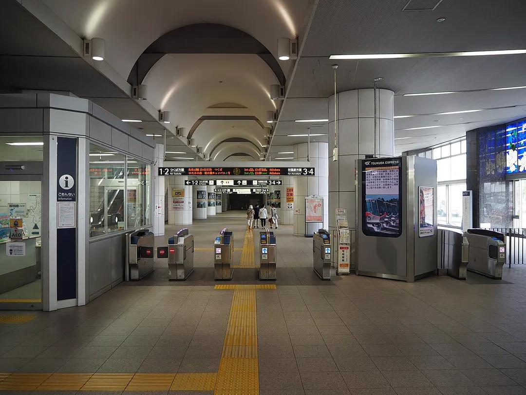 Ticket barriers of Yashio Station