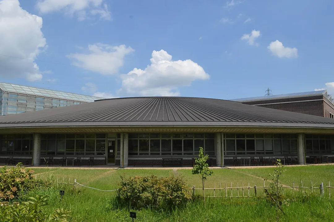 滋賀県野洲市辻町410にある野洲図書館。