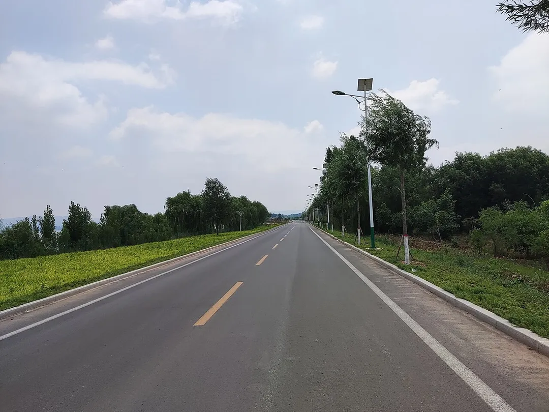 ​冶源水库，又称巨洋湖，位于山东省潍坊市临朐县冶源街道境内