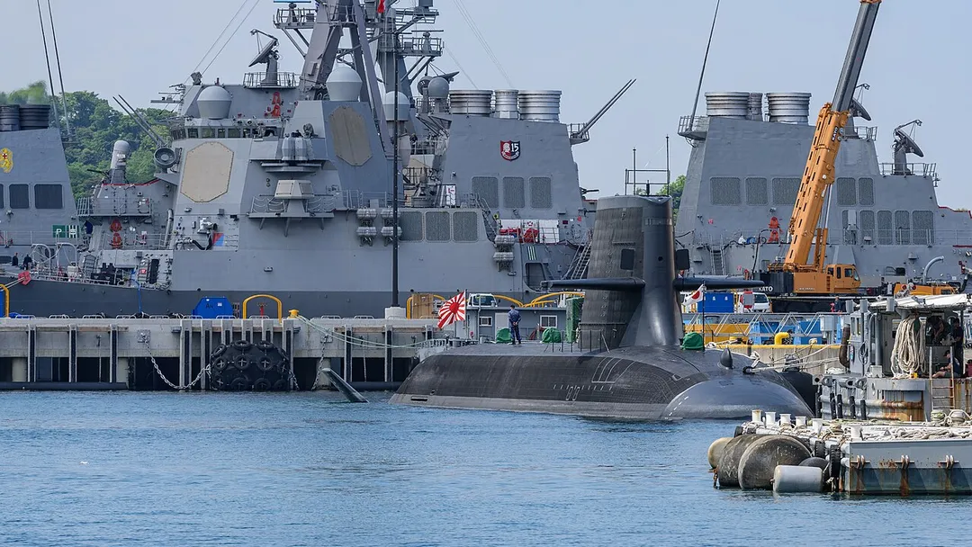 Navires à quai à Yokosuka.