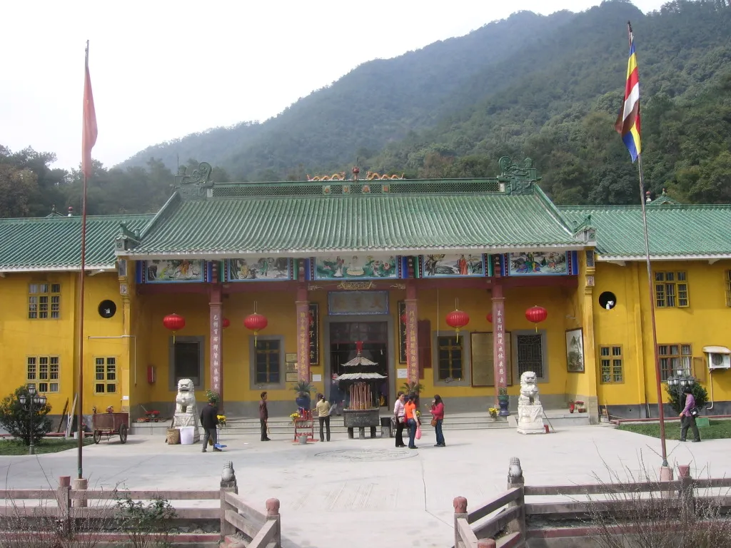 Front view  of Yunmen Temple near Shaoguan, Guangdong, China.

公有领域