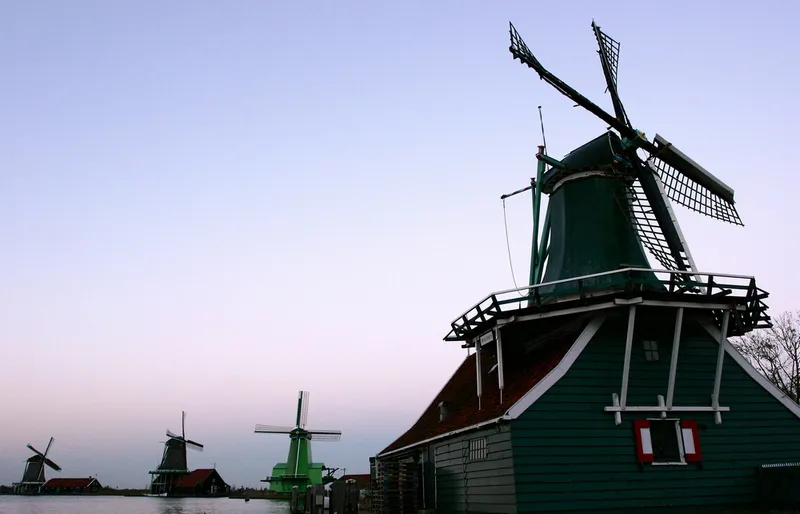 (c) Barbara B. Amsterdam // Website