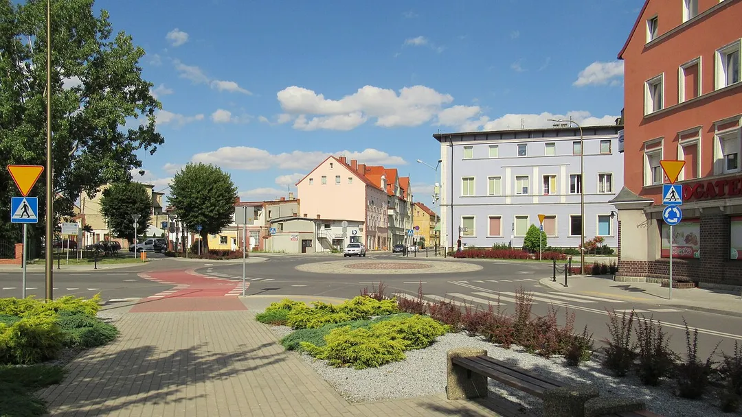 Żarów (pow. świdnicki, woj. dolnośląskie, Polska). Rondo przy stacji kolejowej.
