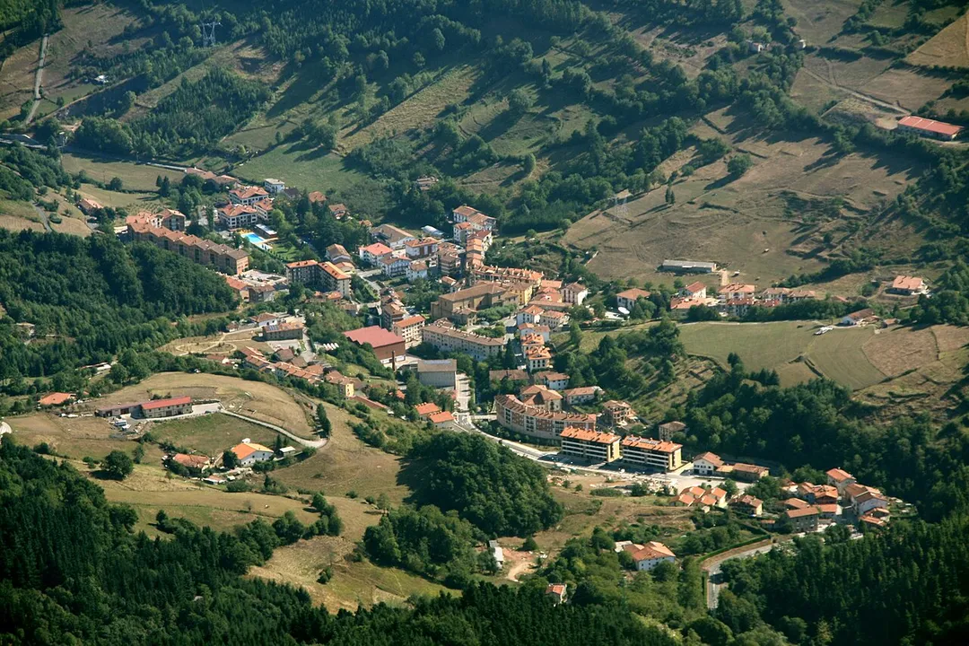 The town of Zegama seen from Aizkorri