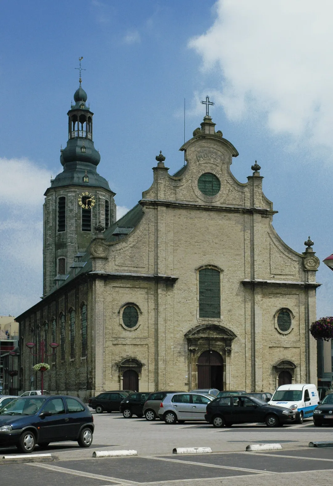 Die Sint-Ludgeruskerk in Zele.