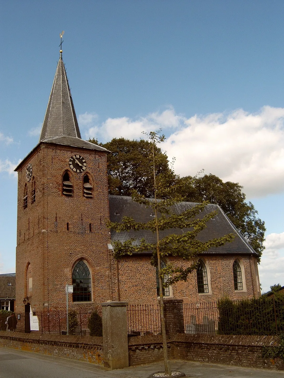 Lathum, kerk