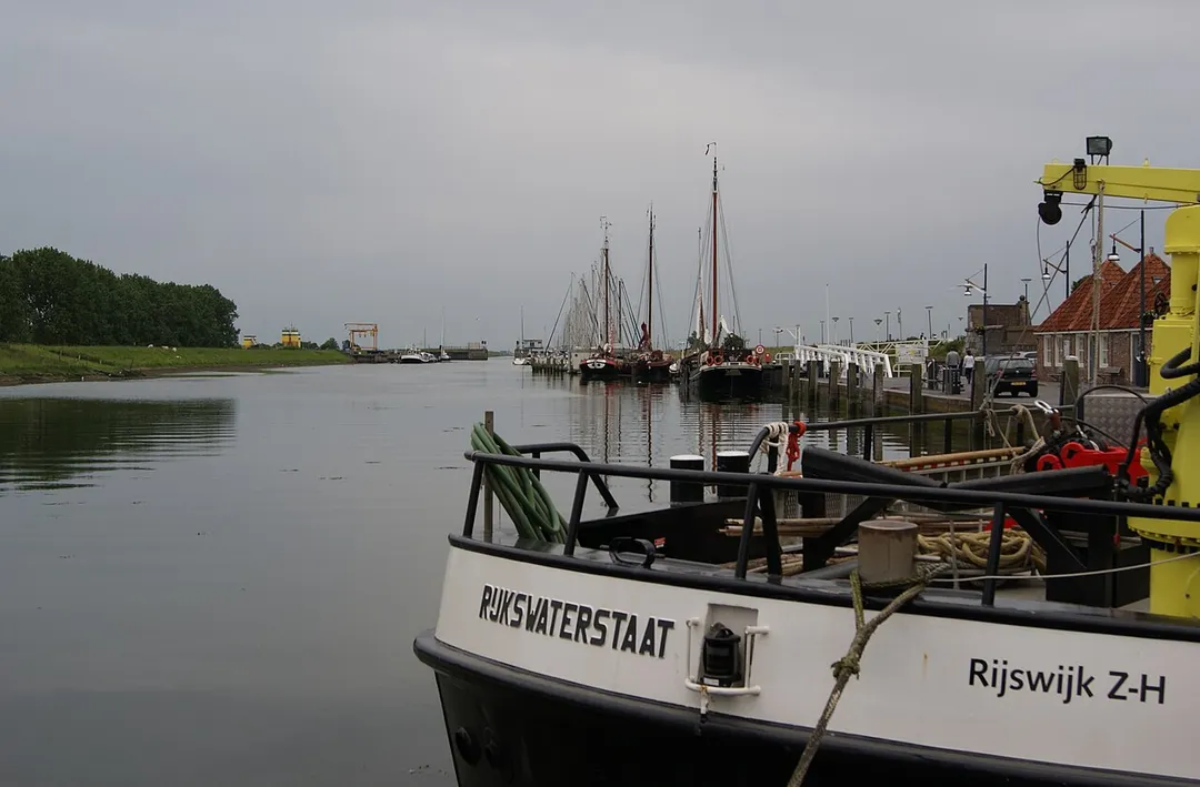 Looking south along the Nieuwe Haven, Zierikzee.