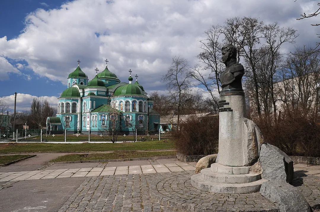 Золотоноша, пам. Невіровському та Успенський собор haidamac.org.ua/2009/12/zolotonoschyna/